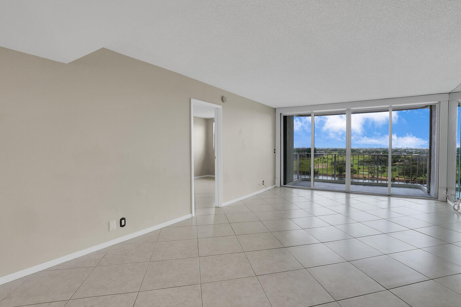 336 Golfview Road, Unit 1115 North Palm Beach, FL 33408 - Photo 7 of 40 Living