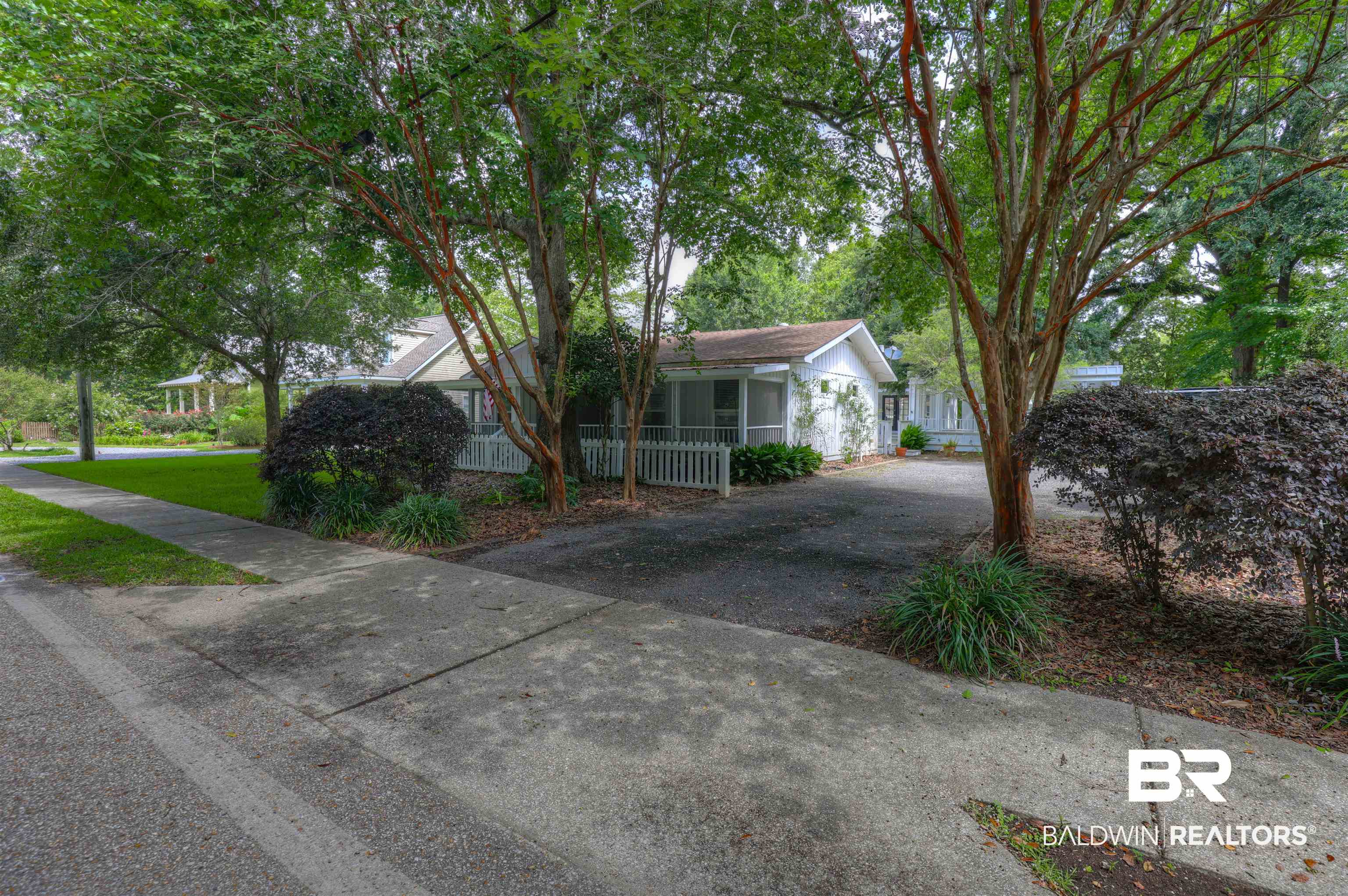 711 Magnolia Avenue Daphne, AL 36526 - Photo 3 of 28