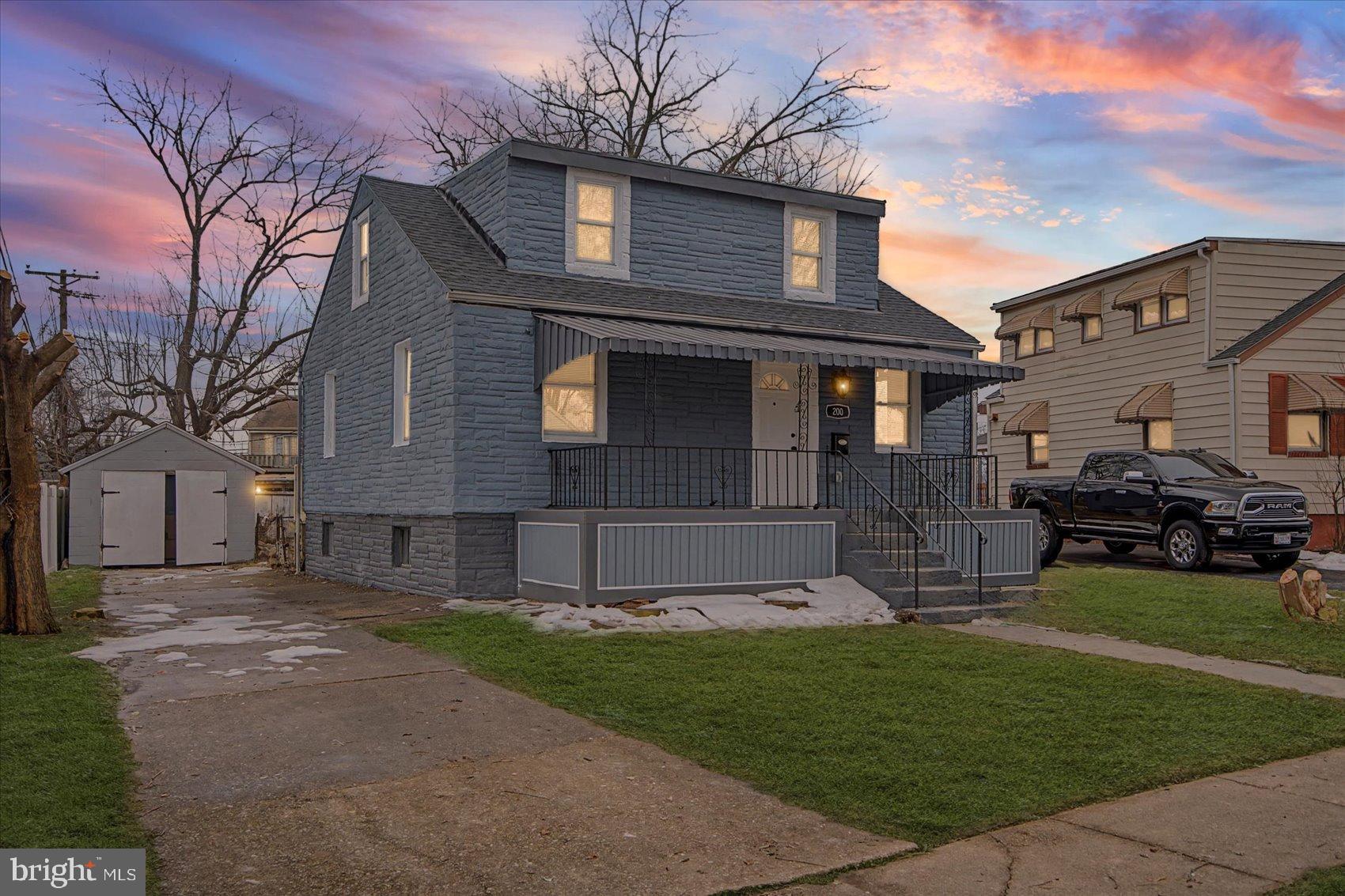 a view of a house with a yard