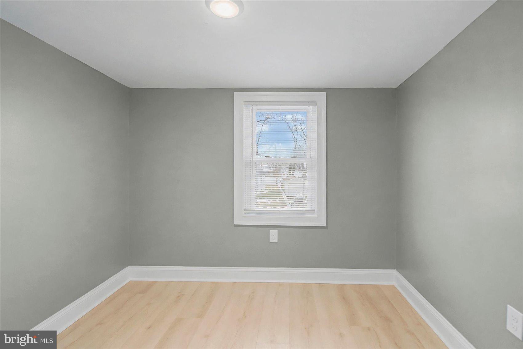 200 Pinewood Road Dundalk, MD 21222 - Photo 20 of 39 an empty room with a window