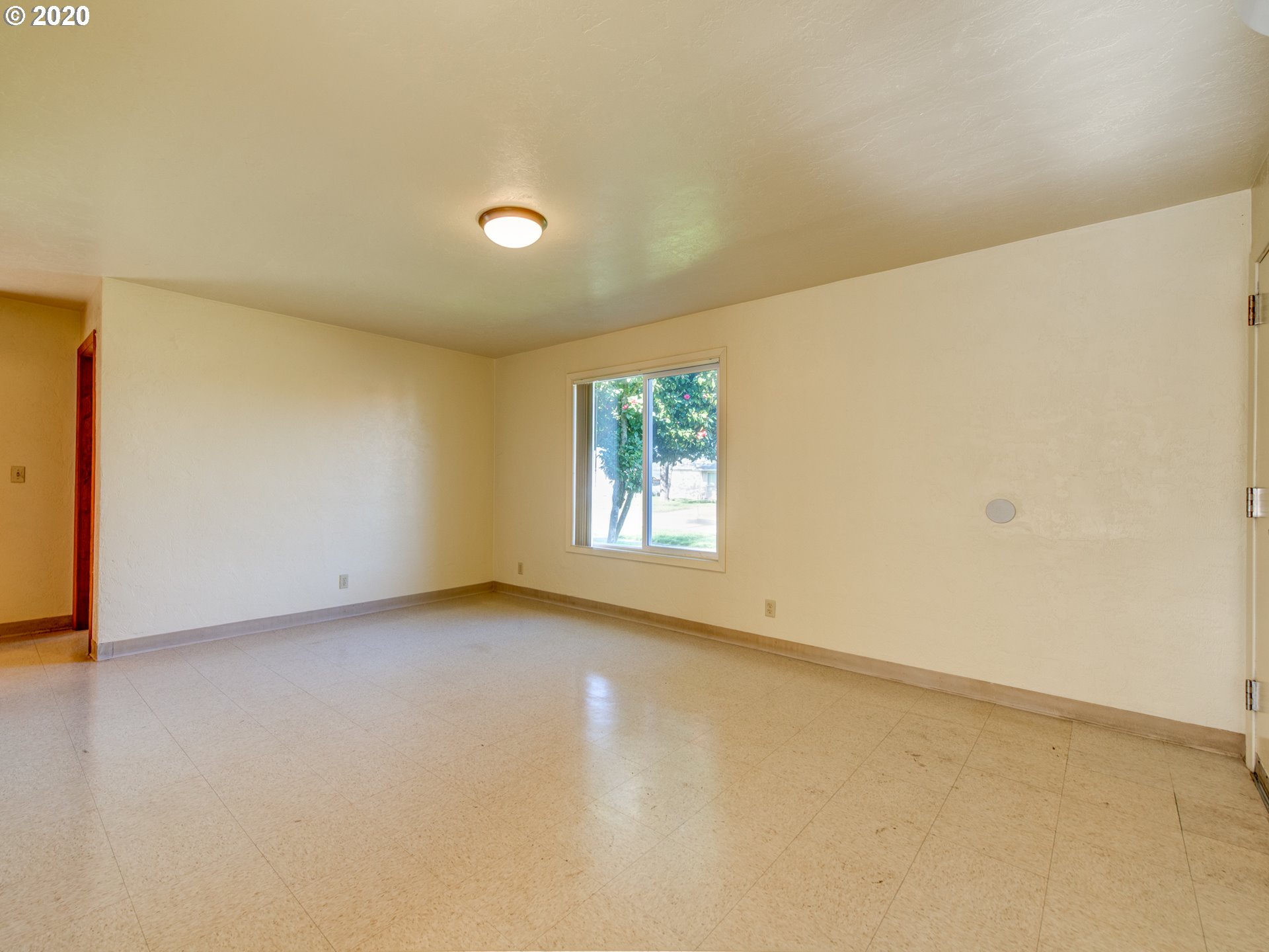 1467 Centennial Boulevard Springfield, OR 97477 - Photo 3 of 16 Gallery Image 3