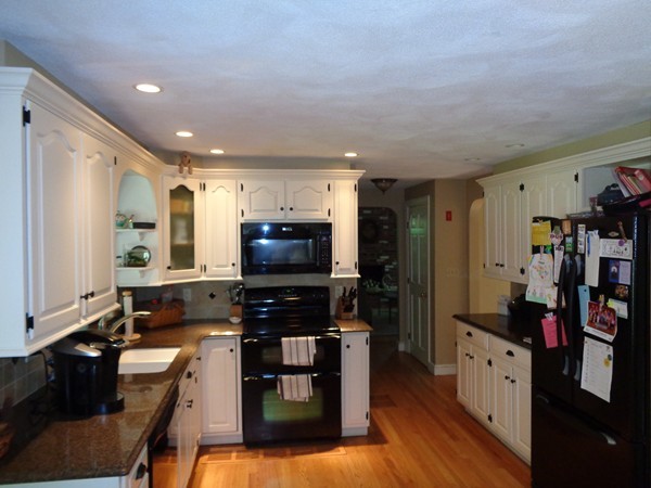 6 Oxbow Road Danvers, MA 01923 - Photo 4 of 27 Gallery Image 4