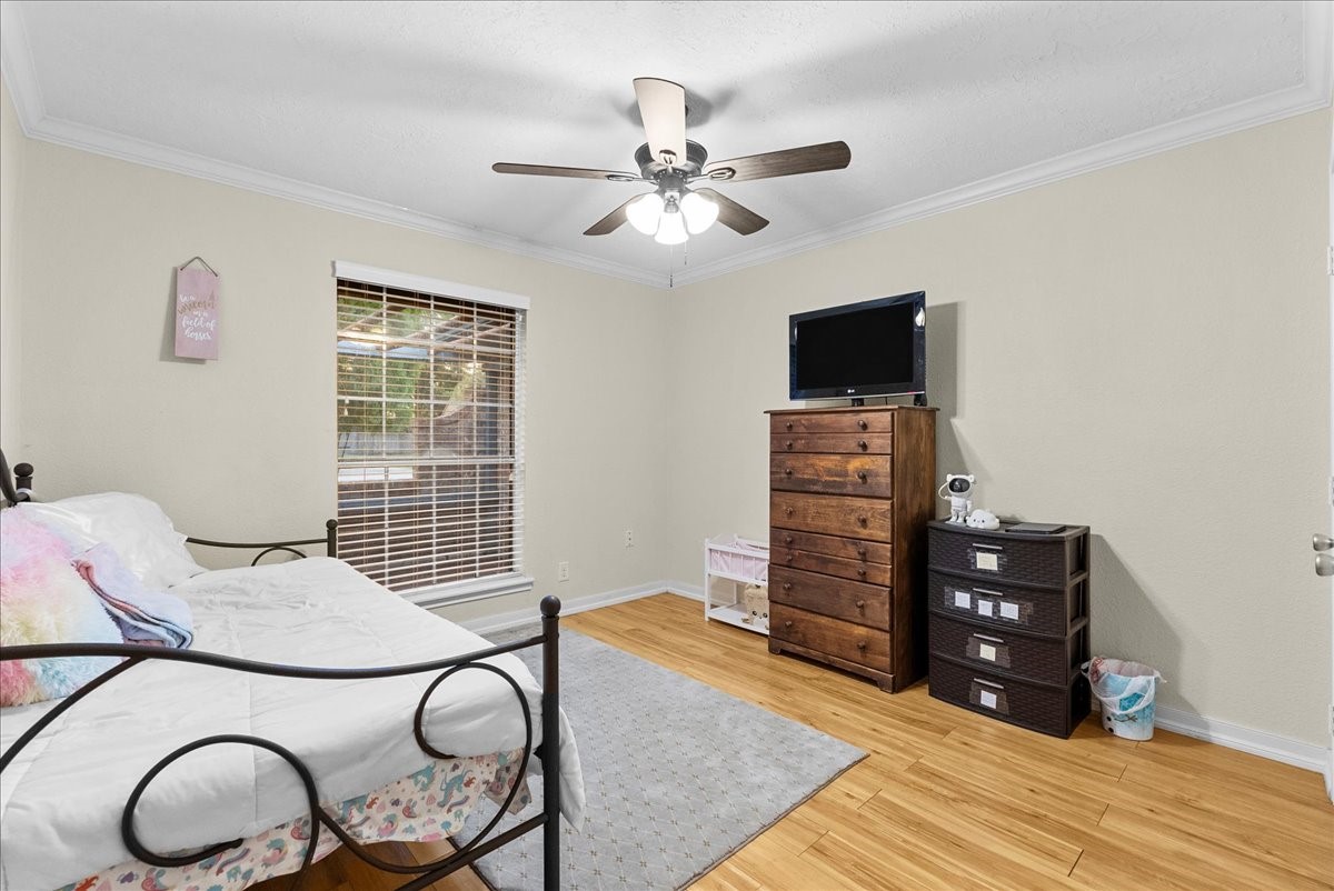 3727 Rau Drive Dickinson, TX 77539 - Photo 27 of 45 a workspace with furniture and window