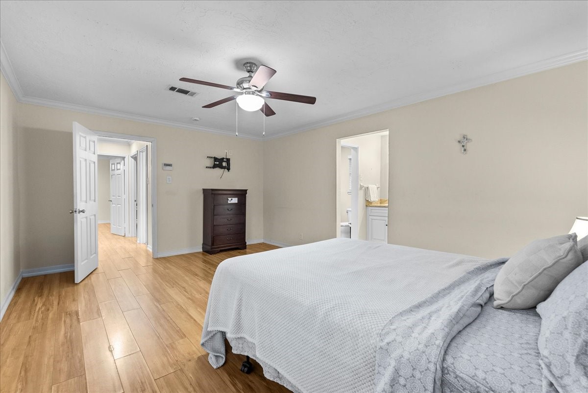 3727 Rau Drive Dickinson, TX 77539 - Photo 30 of 45 a bedroom with a bed and wooden floor