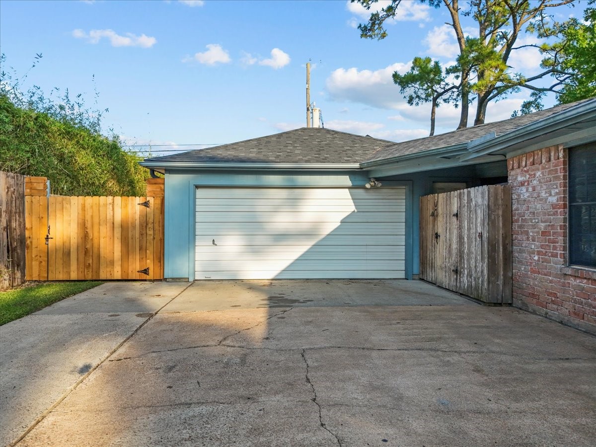 3727 Rau Drive Dickinson, TX 77539 - Photo 3 of 45