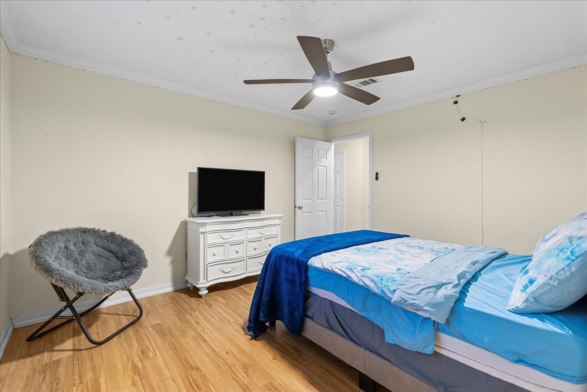 3727 Rau Drive Dickinson, TX 77539 - Photo 35 of 45 a bedroom with a bed and a flat screen tv