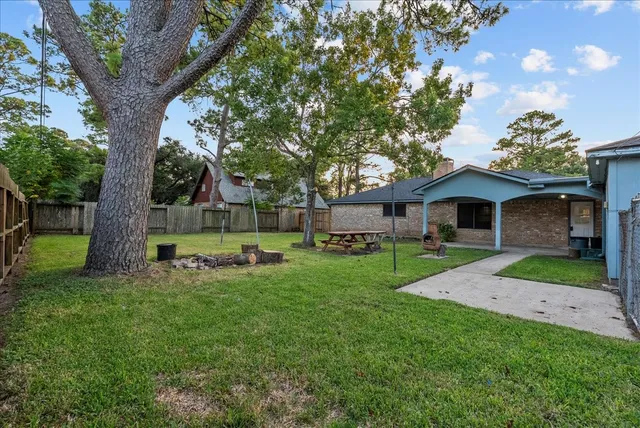 $289,500 | 3727 Rau Drive, Dickinson, TX 77539