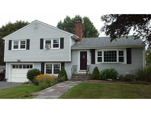 75 Ferncliffe Road Seekonk, MA 02771 - Photo 1 of 22 Gallery Image 1