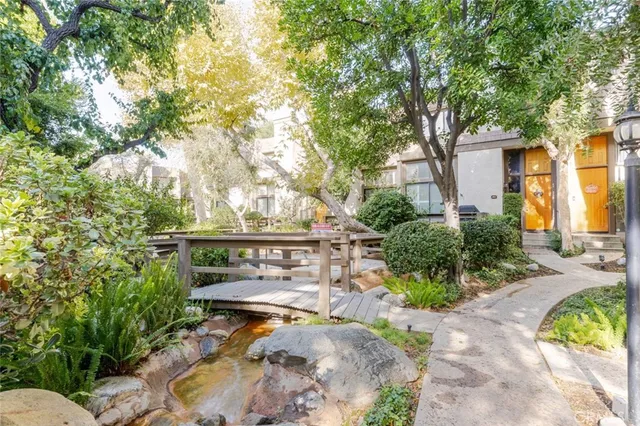 $685,000 | 9000 Vanalden Avenue, Unit 117, Northridge, CA 91324