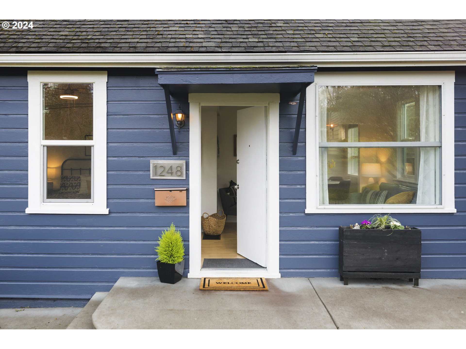 1248 Southwest Freeman Street Portland, OR 97219 - Photo 3 of 29 Gallery Image 3