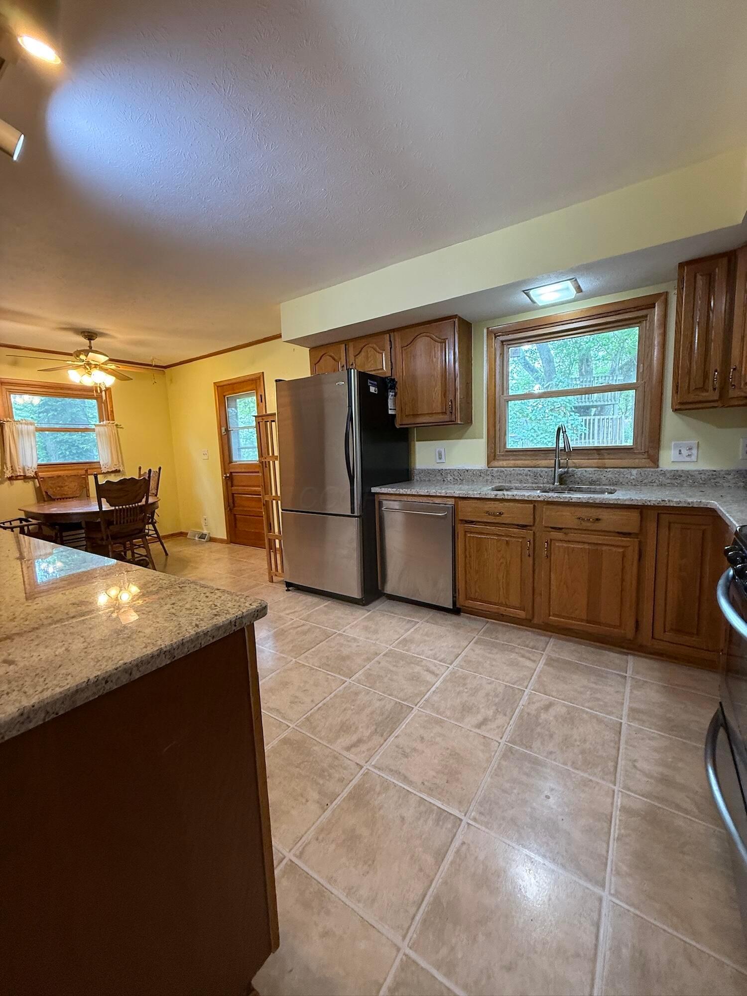 308 Lockville Road Pickerington, OH 43147 - Photo 8 of 24 Kitchen