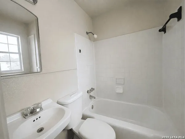 $750 | 1511 West Woodlawn Avenue, Unit 4, San Antonio, TX 78201