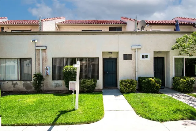 $288,000 | 1305 West Latham Avenue, Unit 1305, Hemet, CA 92543