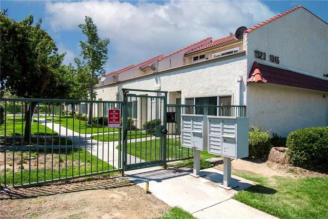 $288,000 | 1305 West Latham Avenue, Unit 1305, Hemet, CA 92543