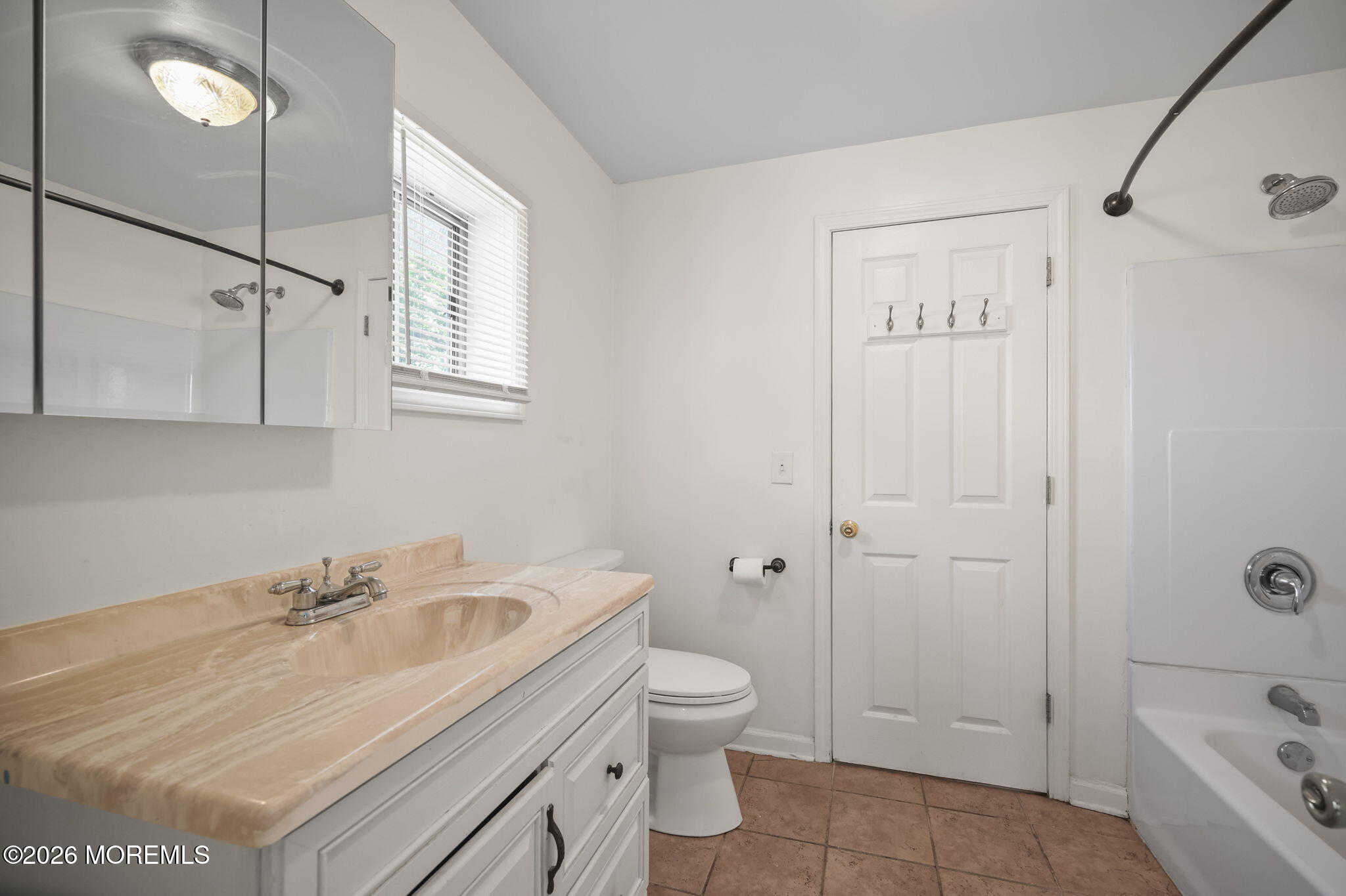 804 Nutswamp Road, Unit FRONT Red Bank, NJ 07701 - Photo 18 of 23 Full Bath