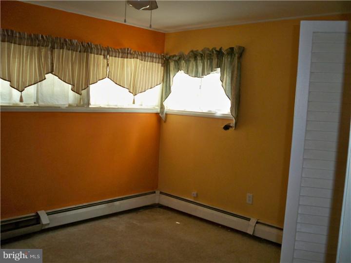 72 Rambler Lane Levittown, PA 19055 - Photo 2 of 16 Gallery Image 2