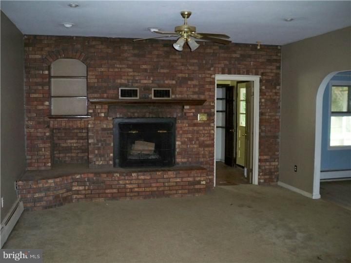 72 Rambler Lane Levittown, PA 19055 - Photo 6 of 16 Gallery Image 6