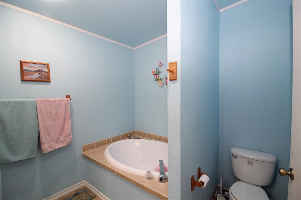 601 Carothers Avenue Rochester, TX 79544 - Photo 19 of 37 a bathroom with a tub and toilet