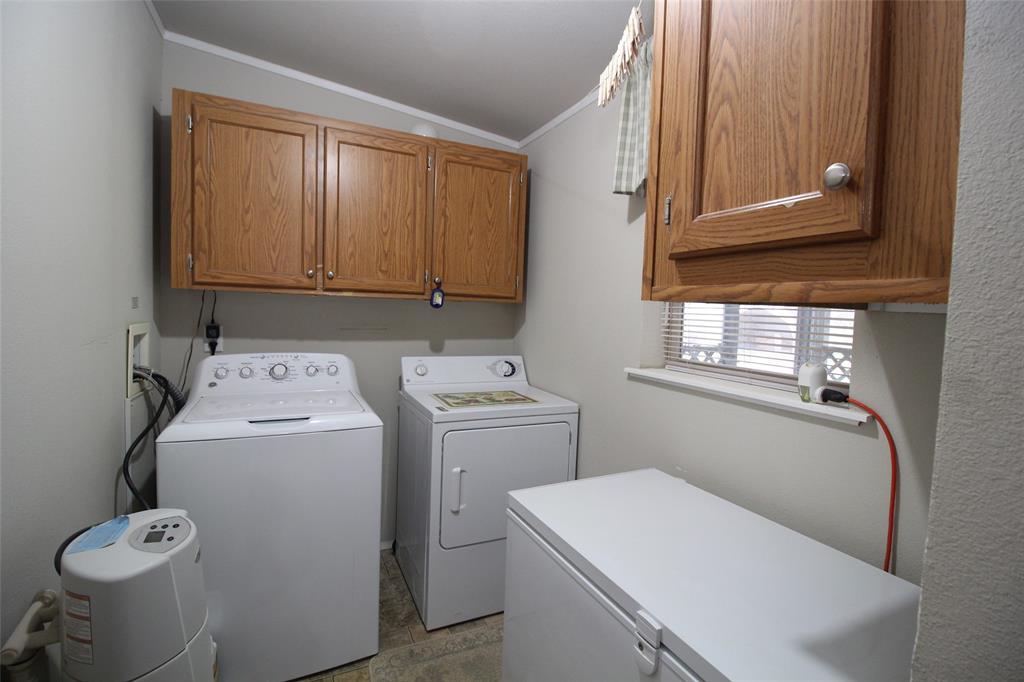 601 Carothers Avenue Rochester, TX 79544 - Photo 28 of 37 a utility room with dryer and washer