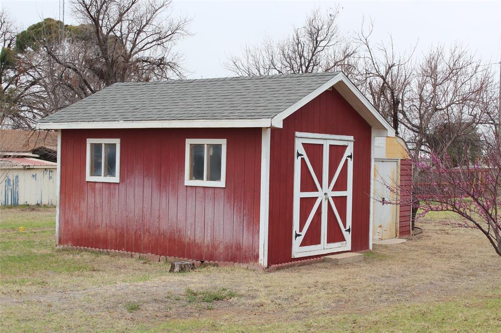 601 Carothers Avenue Rochester, TX 79544 - Photo 31 of 37 a view of entrance gate of house