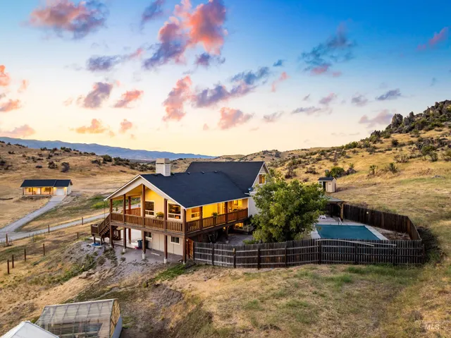 $1,255,000 | 12000 Holbrook Lane, Ola, ID 83657