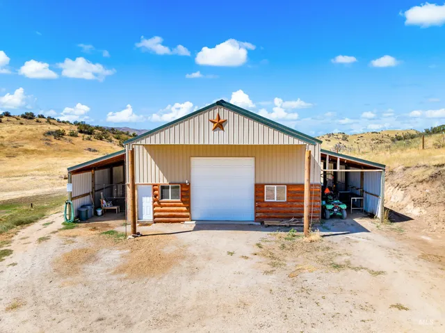 $1,255,000 | 12000 Holbrook Lane, Ola, ID 83657