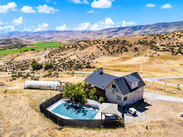 $1,255,000 | 12000 Holbrook Lane, Ola, ID 83657
