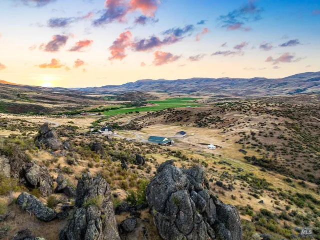 $1,255,000 | 12000 Holbrook Lane, Ola, ID 83657