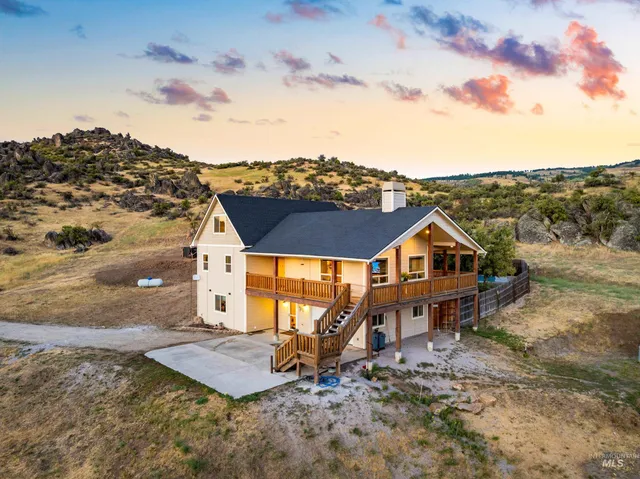 $1,255,000 | 12000 Holbrook Lane, Ola, ID 83657