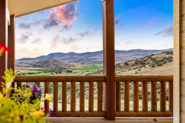 $1,255,000 | 12000 Holbrook Lane, Ola, ID 83657