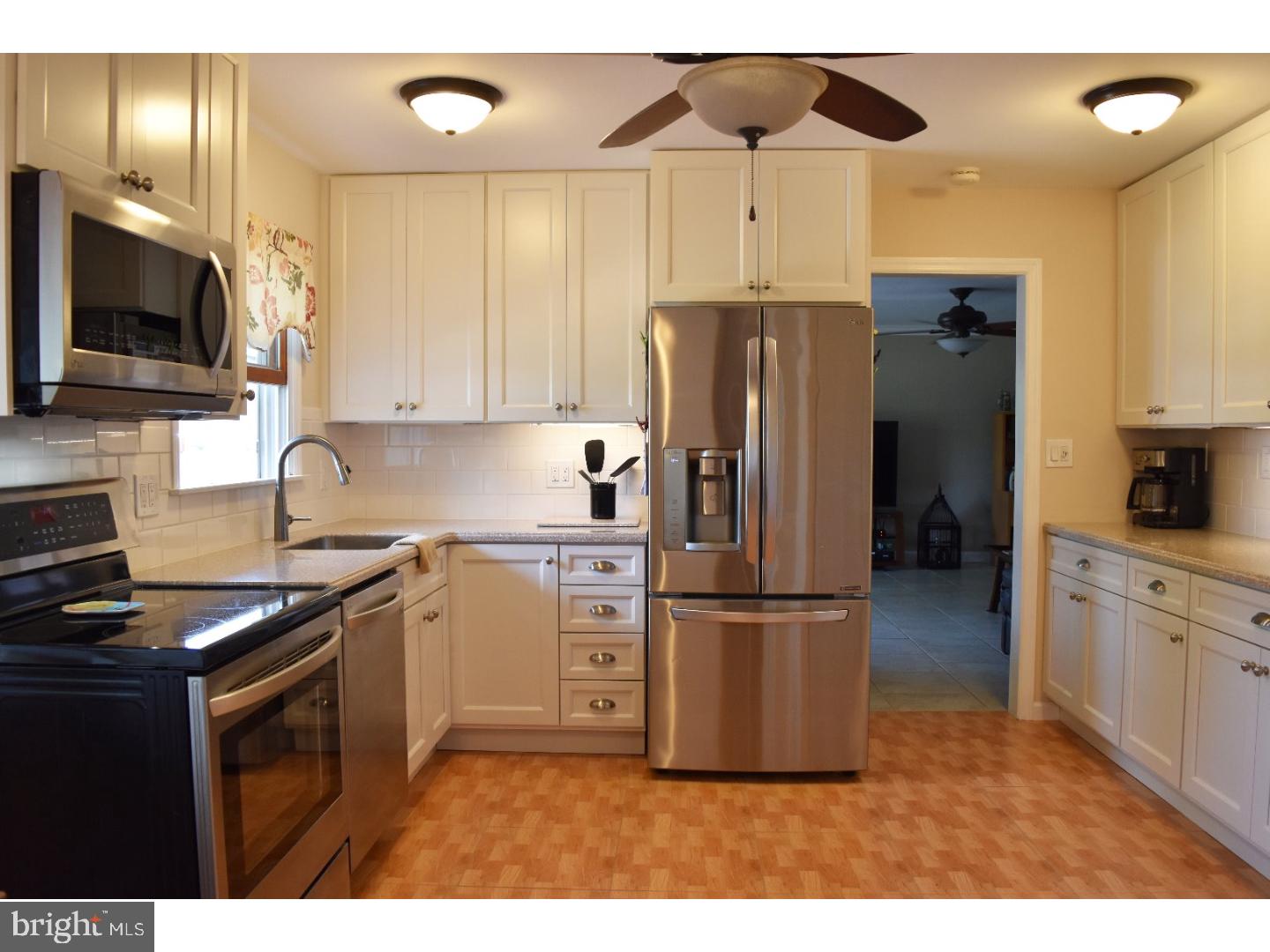 55 Fieldstone Road Levittown, PA 19056 - Photo 3 of 23