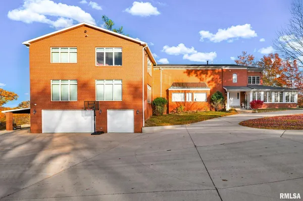 $1,150,000 | 22500 Spring Creek Road, Washington, IL 61571