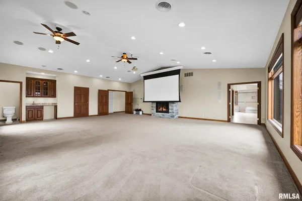 $1,150,000 | 22500 Spring Creek Road, Washington, IL 61571