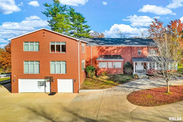 $1,150,000 | 22500 Spring Creek Road, Washington, IL 61571