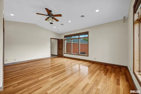 $1,150,000 | 22500 Spring Creek Road, Washington, IL 61571