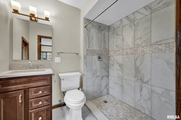 $1,150,000 | 22500 Spring Creek Road, Washington, IL 61571