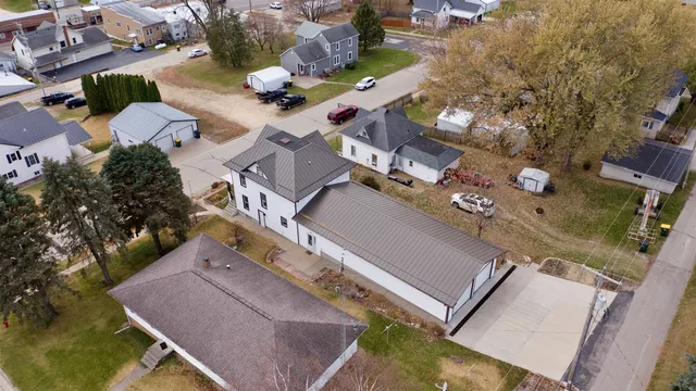 $299,900 | 610 1st Street, Bloomington, WI 53804