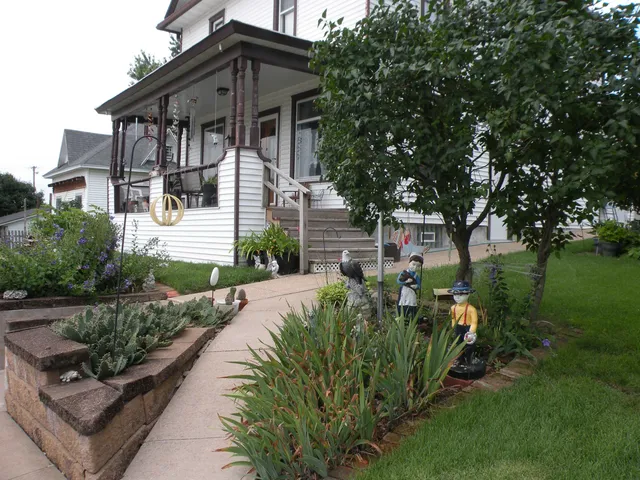 $299,900 | 610 1st Street, Bloomington, WI 53804