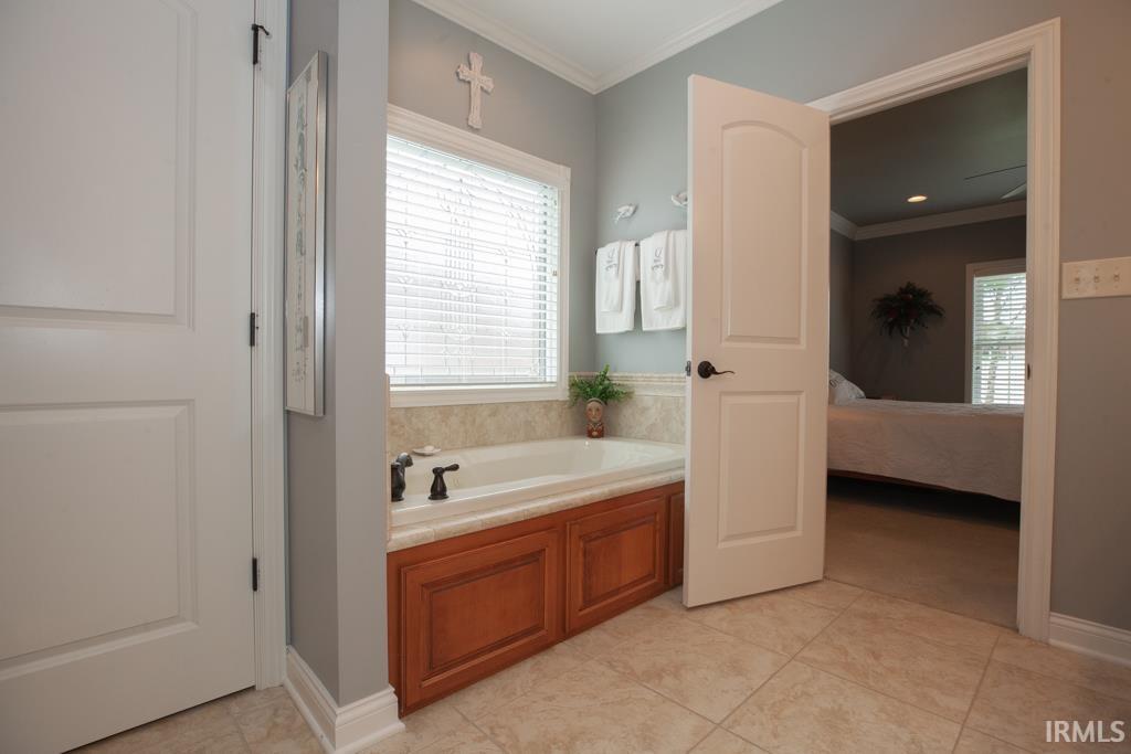 4428 Huntington Ridge Circle Newburgh, IN 47630 - Photo 12 of 36 Gallery Image 12