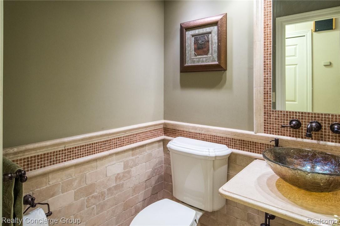8877 River Valley Road Brighton, MI 48116 - Photo 11 of 46 8877 River Valley Ct-8.jpg