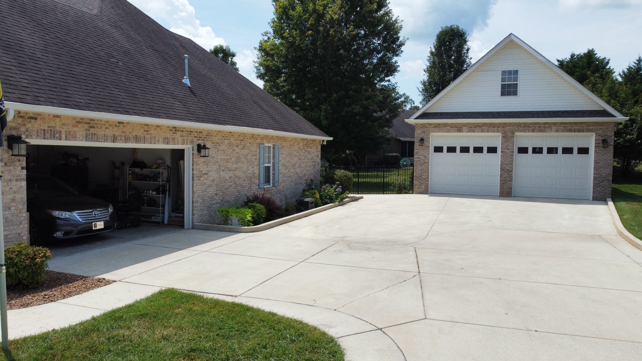 119 Riva Lake Road Winchester, TN 37398 - Photo 5 of 27 Lots of parking and garage space.