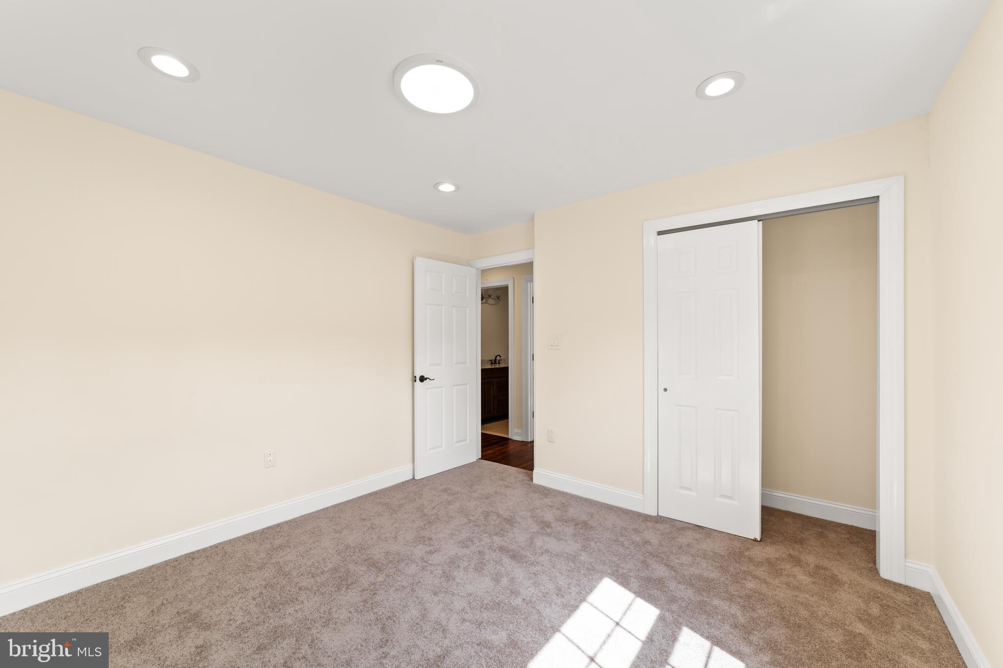 812 West Malaga Road Williamstown, NJ 08094 - Photo 5 of 23