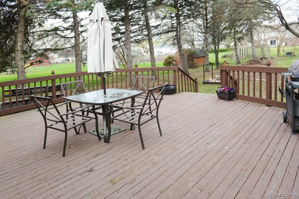 3888 Orchardview Avenue Rochester, MI 48307 - Photo 16 of 17 Exterior Rear 2.jpg