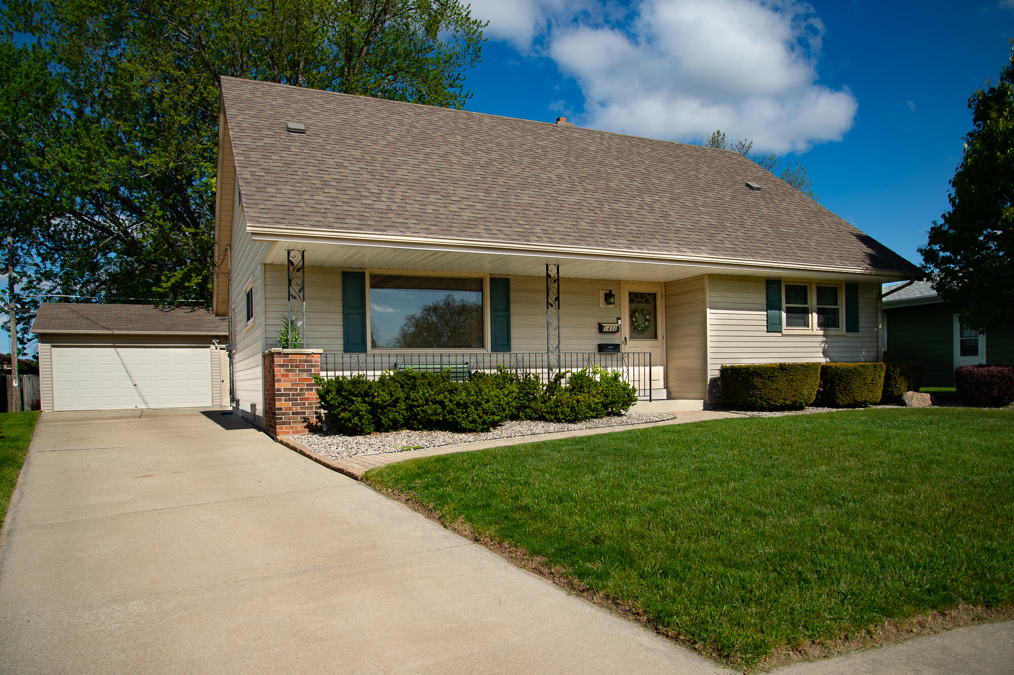 1432 Breeze Terrace Racine, WI 53406 - Photo 1 of 1 Exterior
