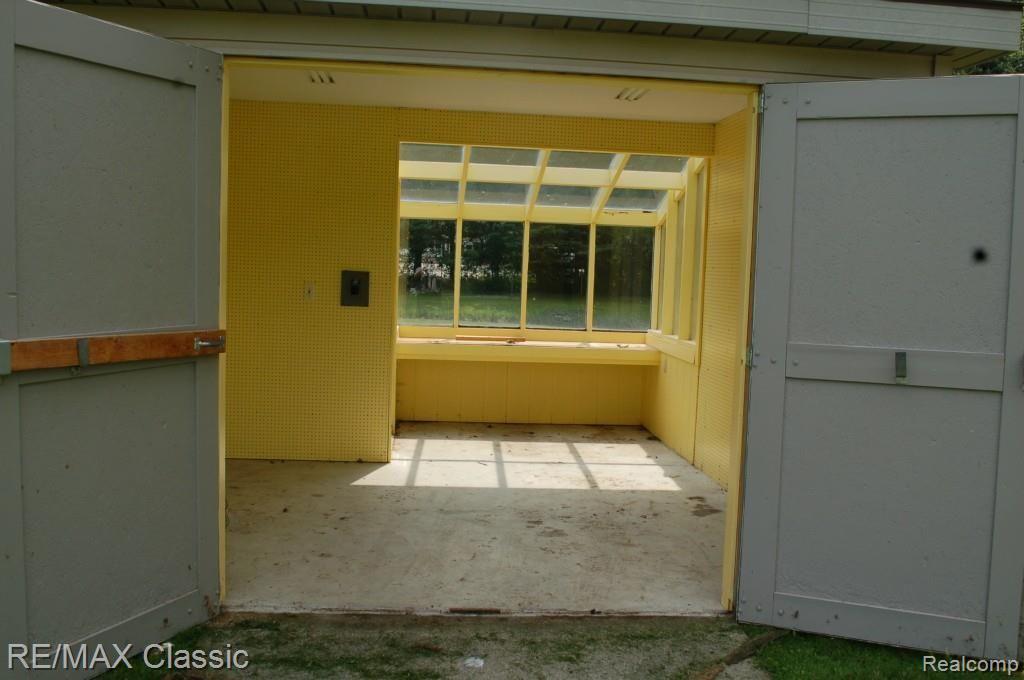 9745 North Eston Road Clarkston, MI 48348 - Photo 27 of 53 INSIDE OF GREENHOUSE/SHED