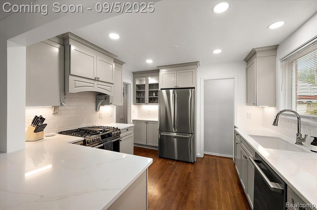 2151 Hawthorne Road Grosse Pointe Woods, MI 48236 - Photo 13 of 38
