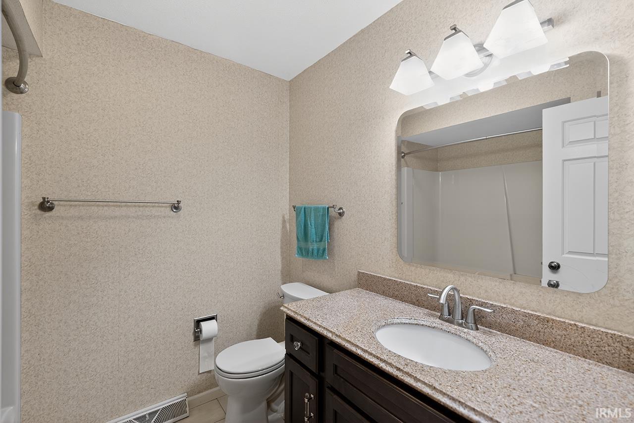 1436 Hampton Circle Goshen, IN 46526 - Photo 10 of 24