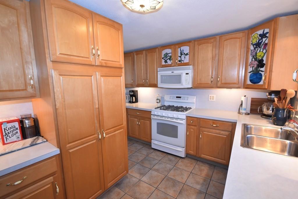 16 Heatherstone Road Amherst, MA 01002 - Photo 14 of 37