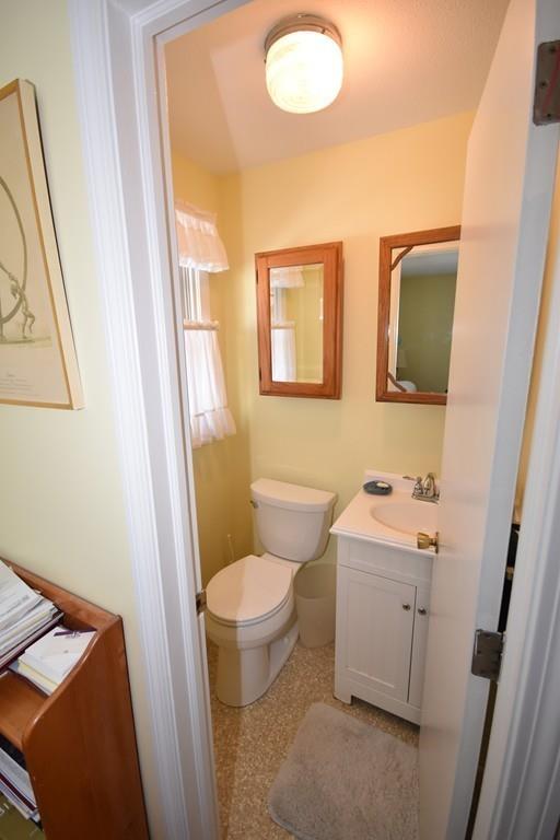 16 Heatherstone Road Amherst, MA 01002 - Photo 19 of 37