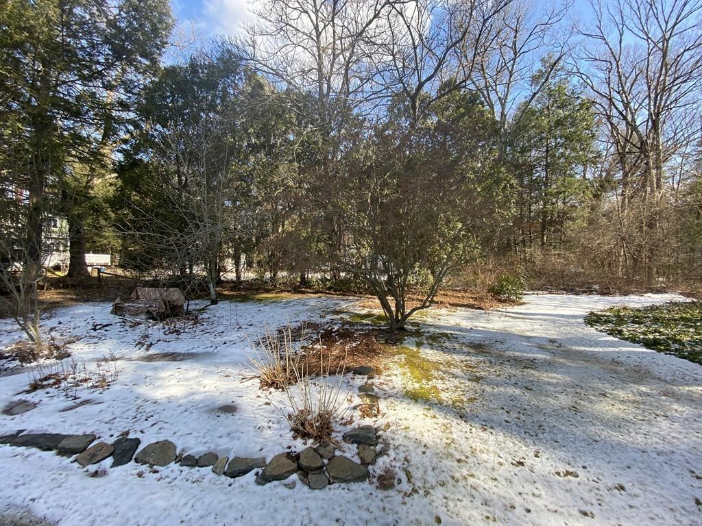 16 Heatherstone Road Amherst, MA 01002 - Photo 31 of 37